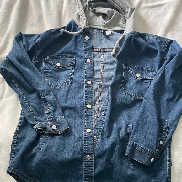 H&M Jackets & Blazers - Hoodied H&M denim jacket